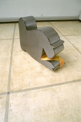 1996 Entstehungsjahr / 1998 Arrangement, 14 punktgeschweißte Eisenskulpturen mit paßgenauen Markisenstoffhüllen zum Anknöpfen/Abknöpfen, 65 x 45 x 30cm > & < 140 x 185 x 30cm