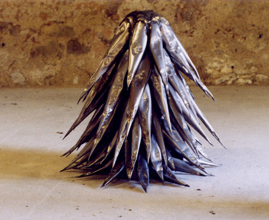 1997, "befindlichkeiten I", punktgeschweißtes Eisenblech, h & dm: 120 cm